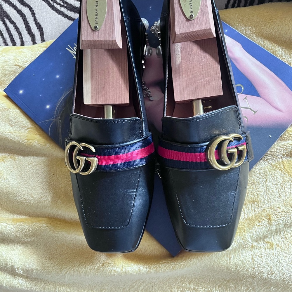 Gucci loafers Navy blue with pearls on the heels
